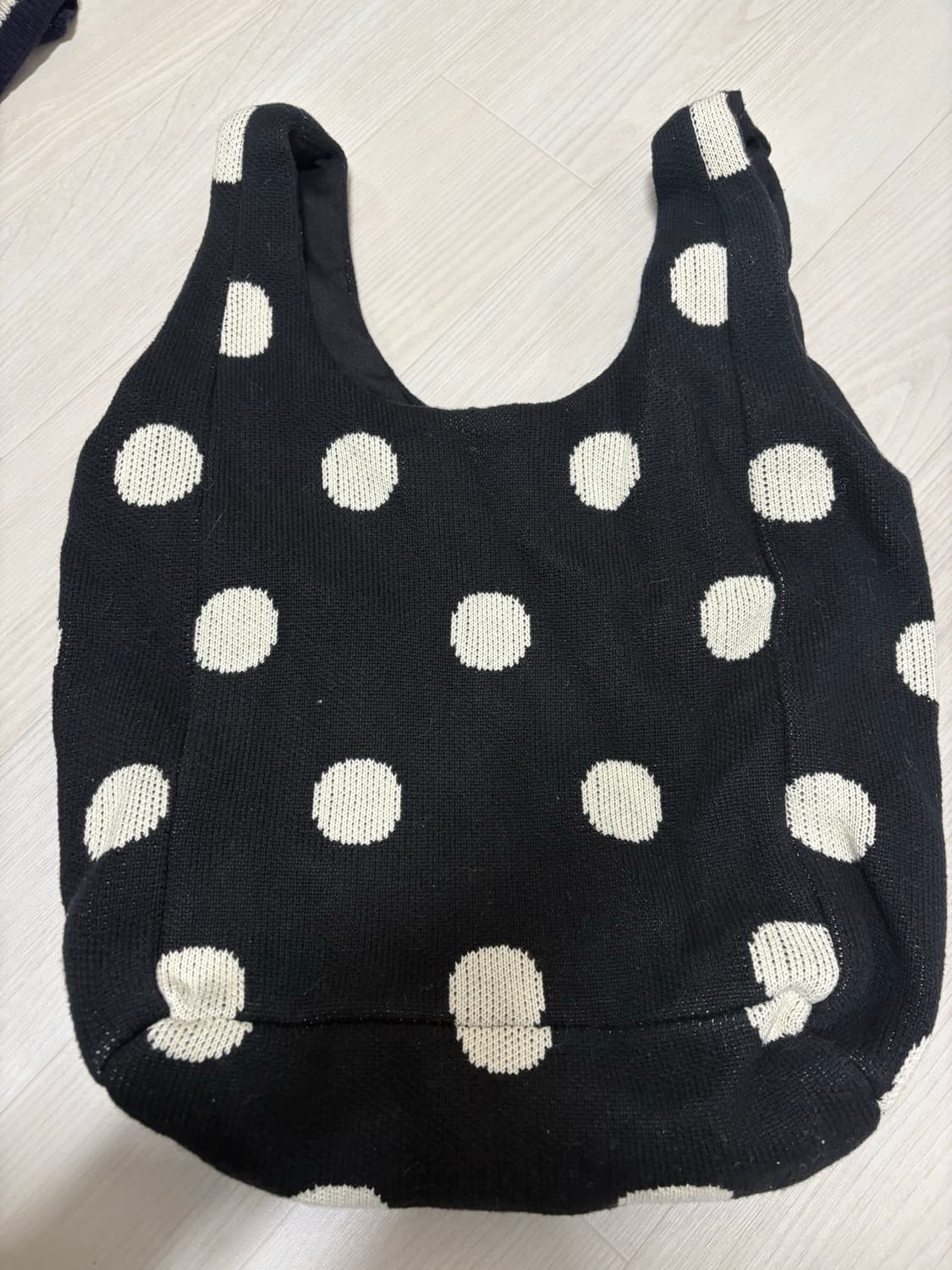 땡땡이 니트 토트백 상품이미지1