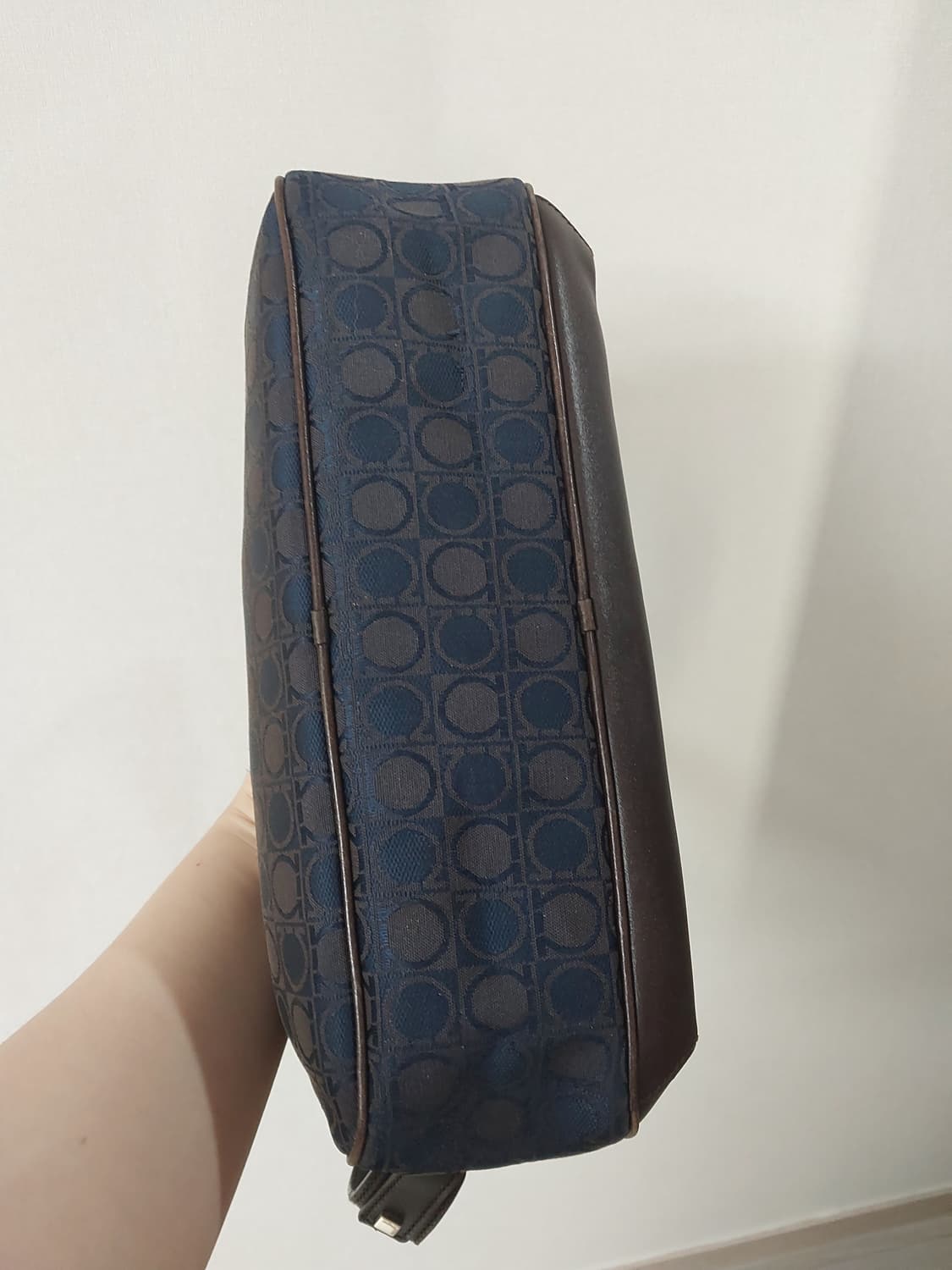 [정품] 페라가모 간치니 프린트 캔버스 숄더백 상품이미지7