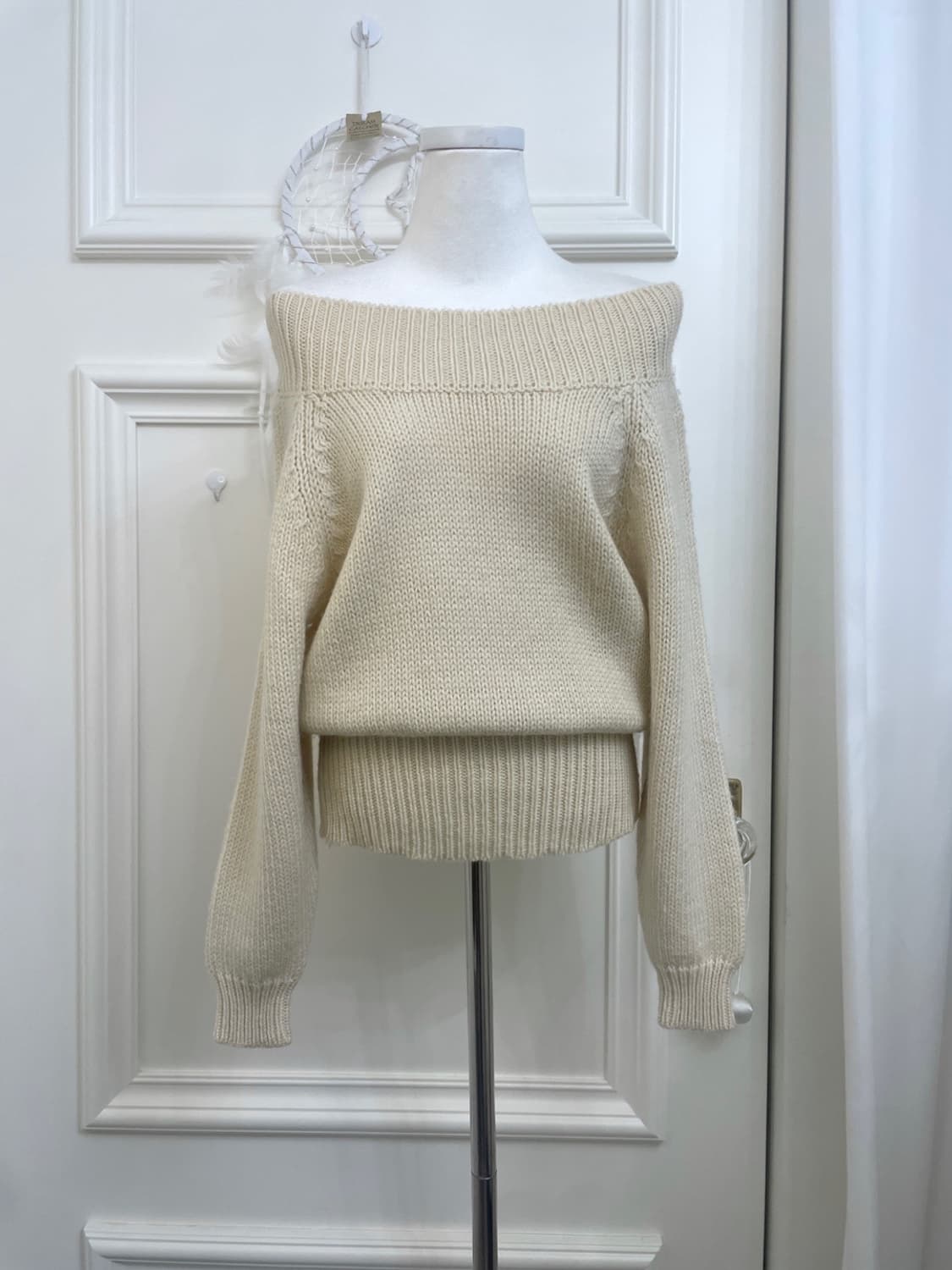 ivory warm off-shoulder wool100% sweater 상품이미지1