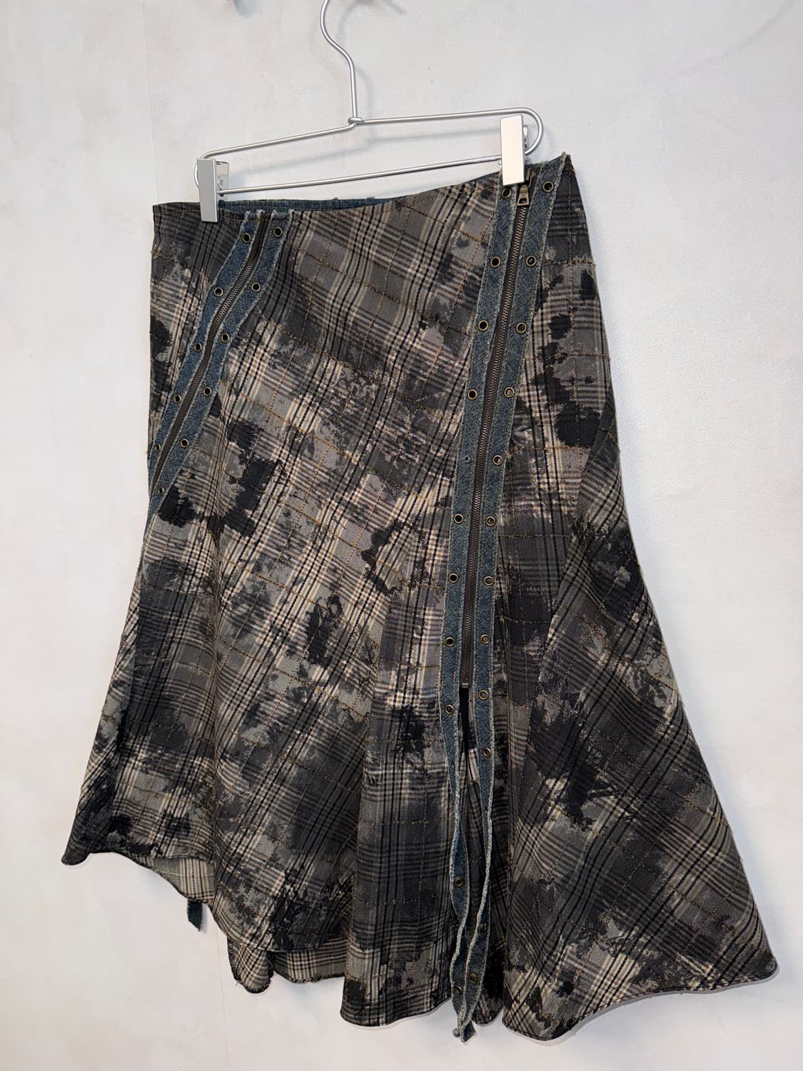 Charcoal tie dye check denim eyelet sk 상품이미지3