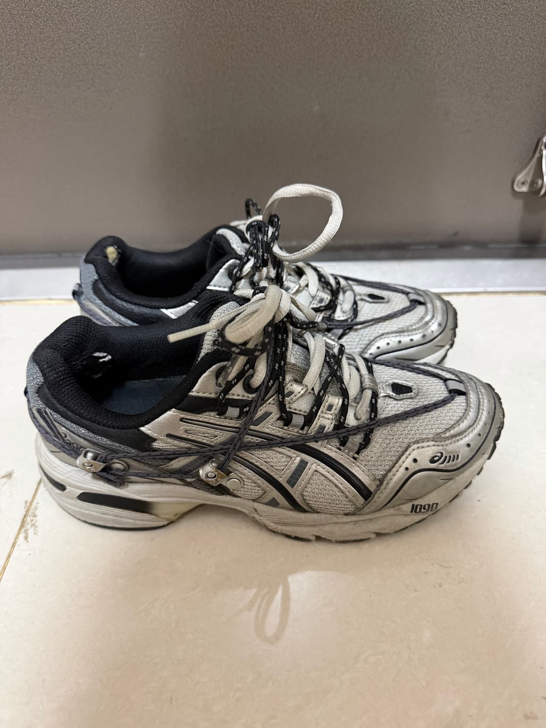 아식스 x 앤더슨벨 젤 1090 글레이셔 그레이 실버 상품이미지4