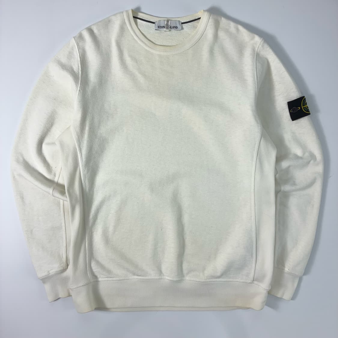 Stone island  스톤 아일랜드 와펜 내츄럴 화이트 맨투맨 상품이미지1