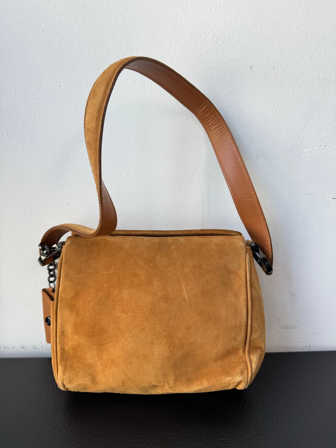 페라가모 스웨이드 숄더백(정품) 상품이미지1