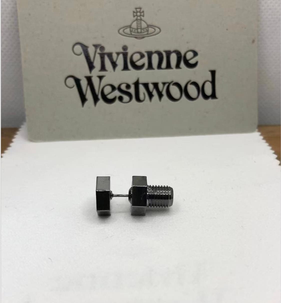 비비안웨스트우드 아카이브 orb 각인 그레이실버 못 귀걸이 상품이미지2