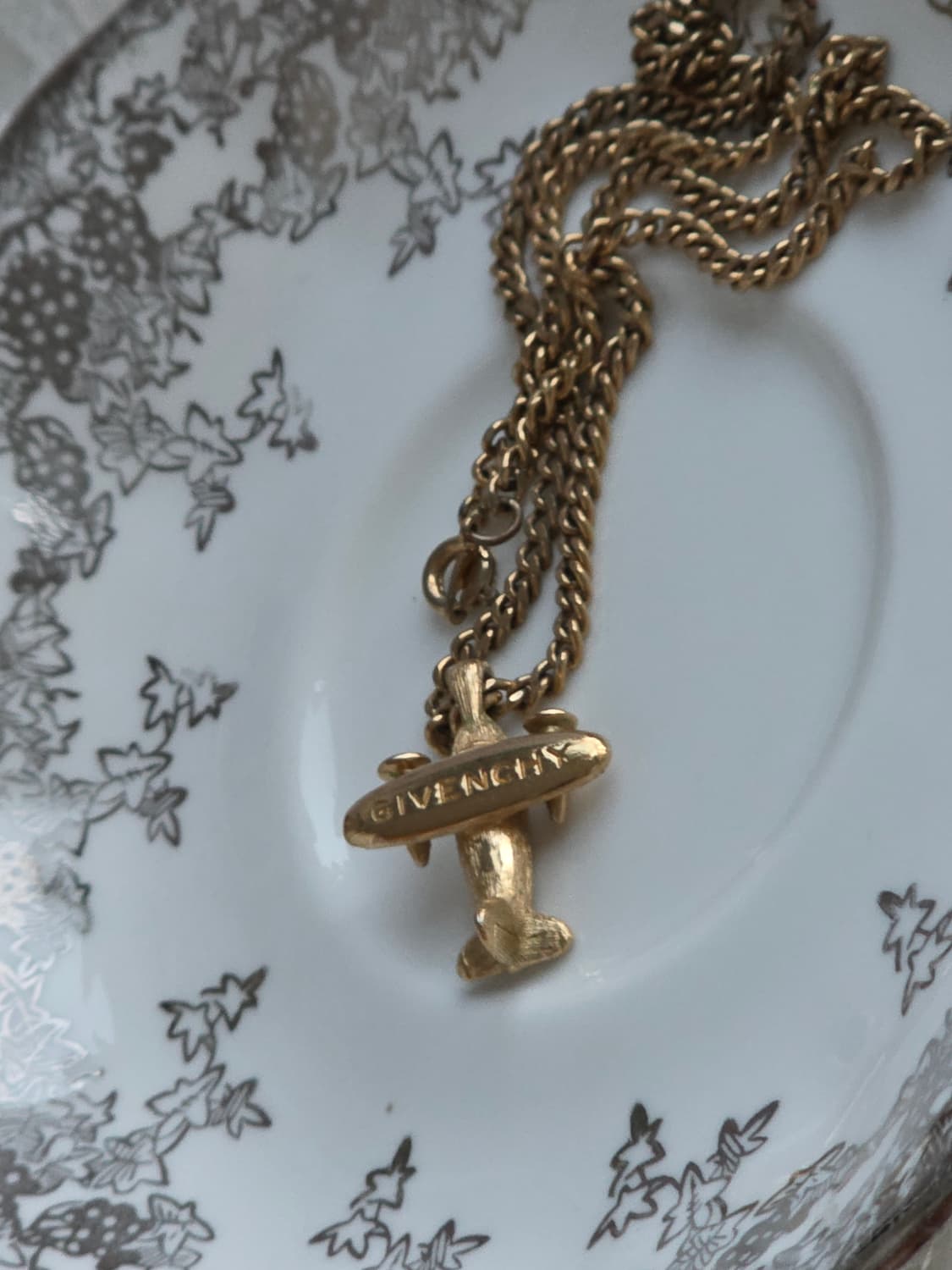 지방시 금장 Givenchy 로고 비행기 목걸이 상품이미지6