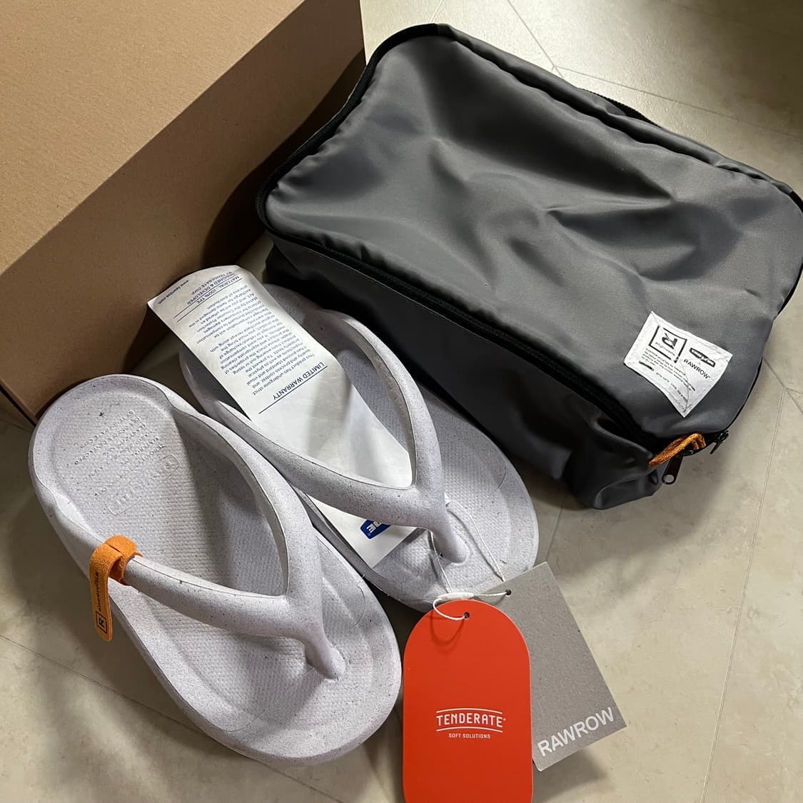 새상품(S) 토앤토 x 로우로우 플립플랍 제로비티 리사이클 크림 파우치 상품이미지1