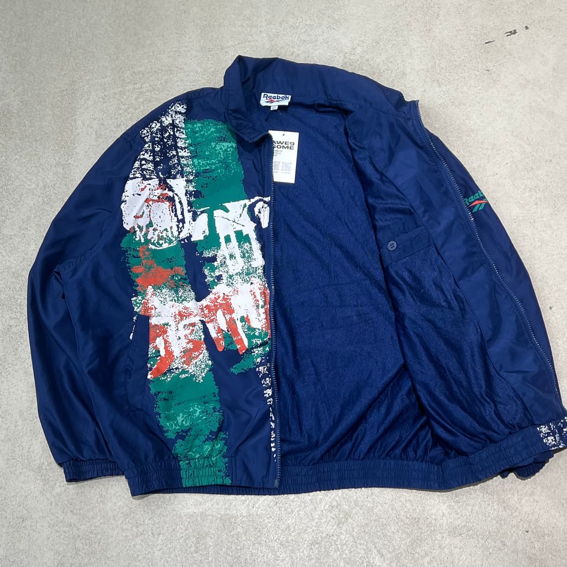 리복 그래픽 윈드브레이커 s10532 상품이미지3