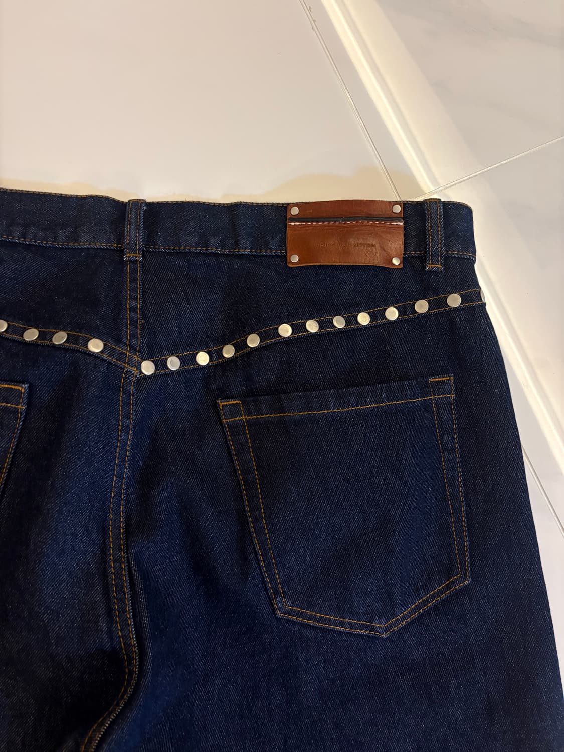 드리스반노튼 스터드 데님팬츠 상품이미지4