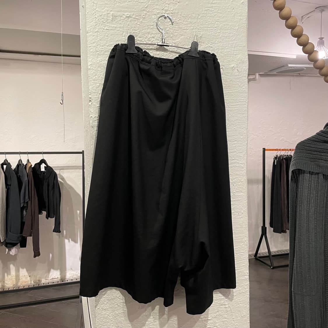  요지야마모토 비대칭 하카마 팬츠 상품이미지1