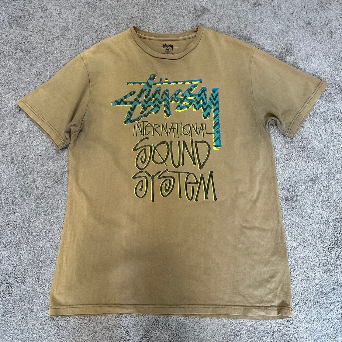 스투시 인터내셔널 사운드 시스템 카키 반팔티XL 상품이미지4