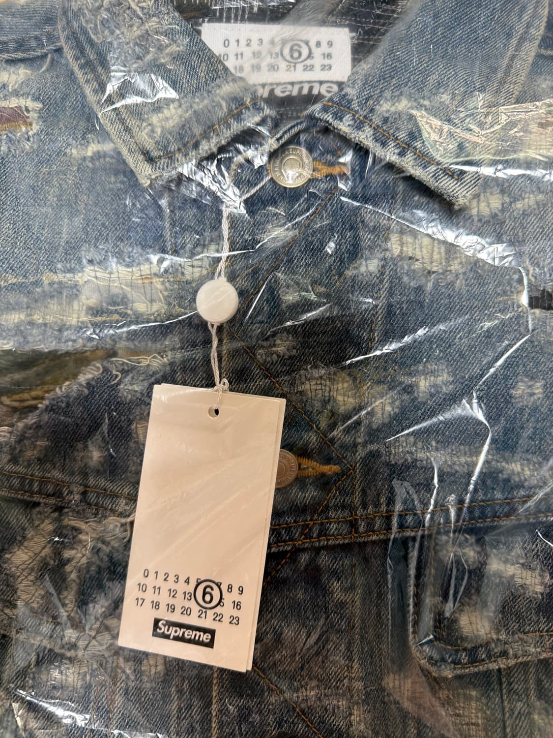 슈프림 x MM6 메종 마르지엘라 디스트레스드 셀비지 데님 트러커 자켓  상품이미지1