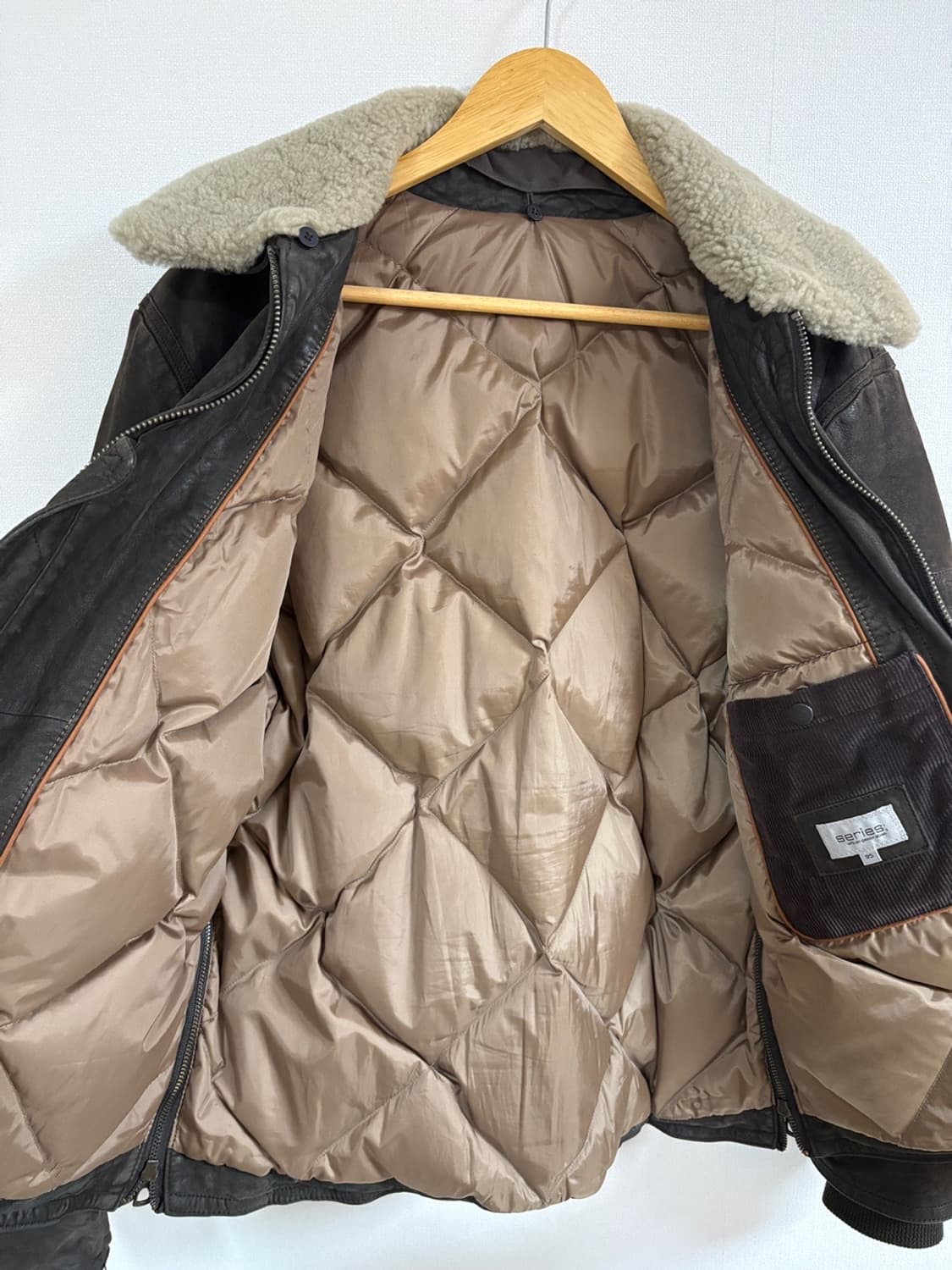 시리즈 23fw 가죽 라파예트 구스다운 점퍼 95사이즈 상품이미지4