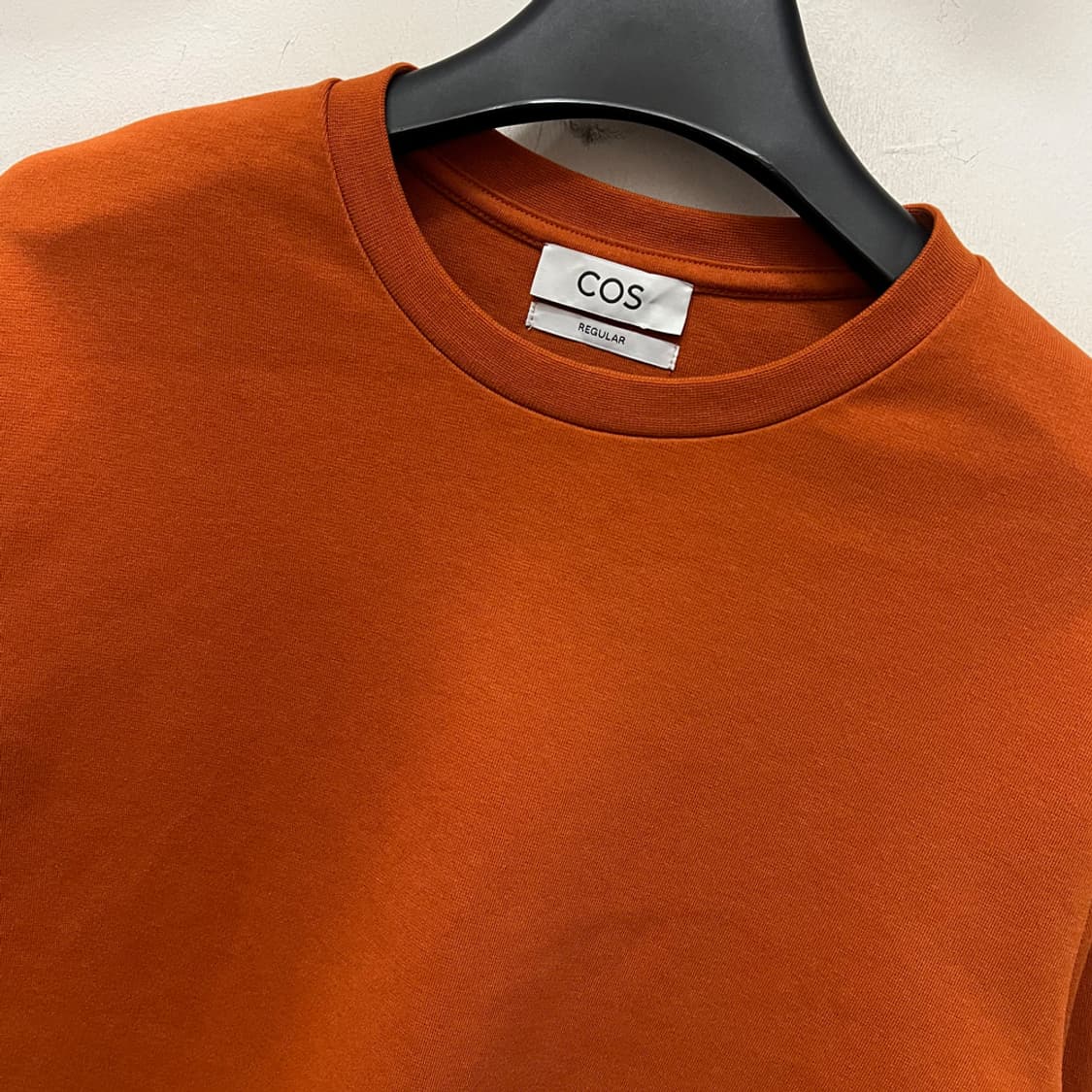 COS 코스 레귤러핏 오렌지 맨투맨 L 상품이미지3