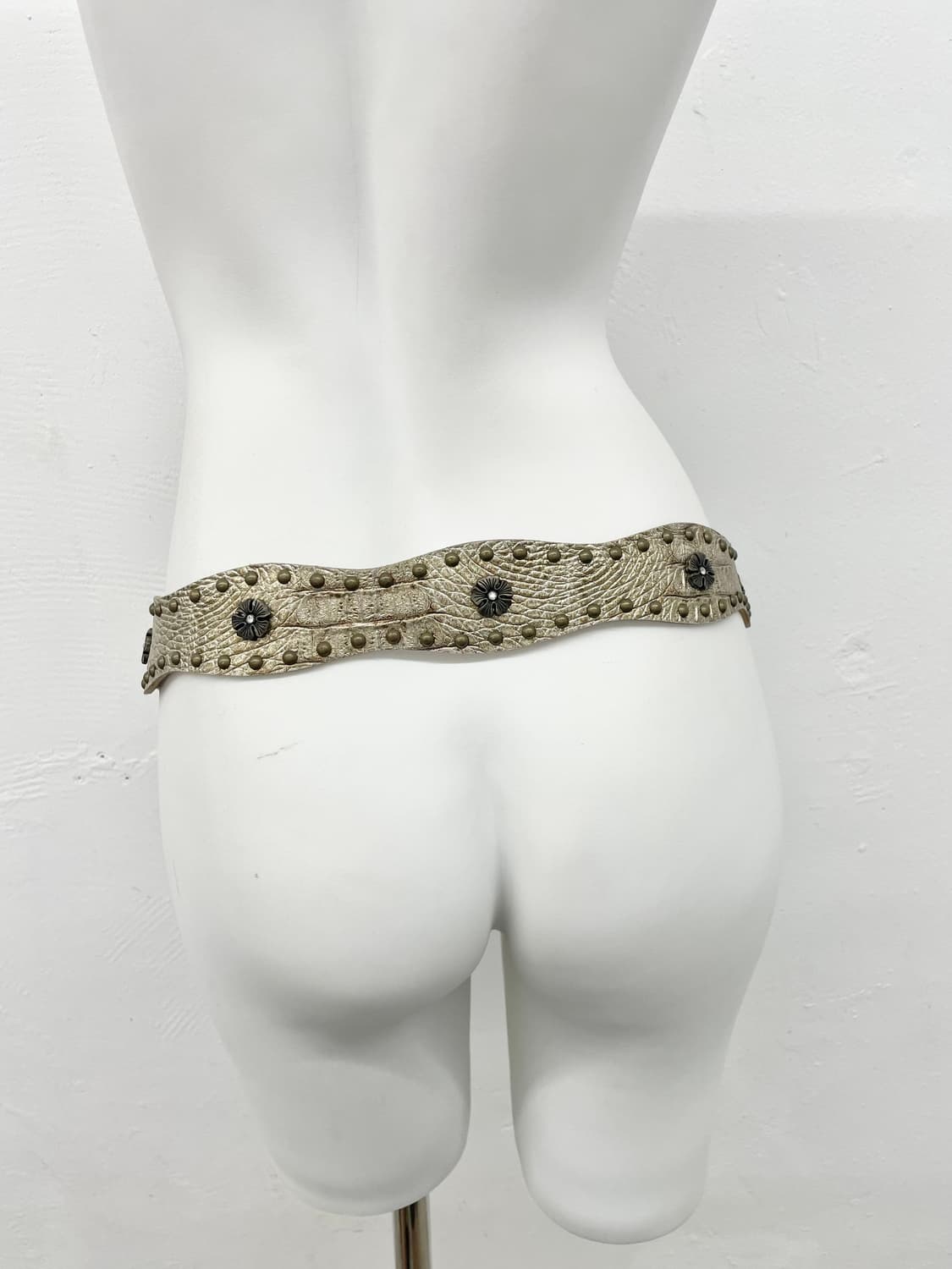 메탈릭 스터드 디테일 큐빅 버클 벨트 상품이미지4