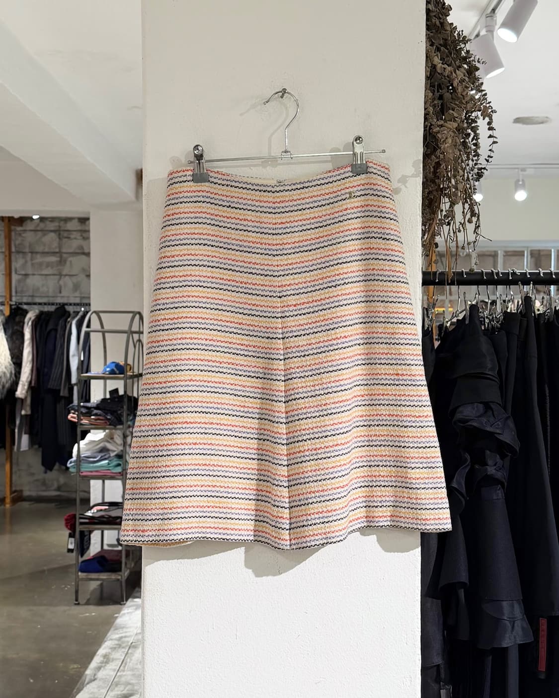 샤넬 멀티컬러 트위드 로고 미디 스커트 상품이미지1