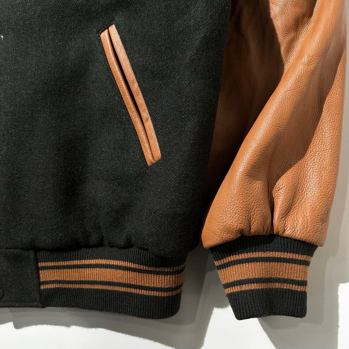 듀테로 x 암피스트 울 레더 바시티 자켓 상품이미지5