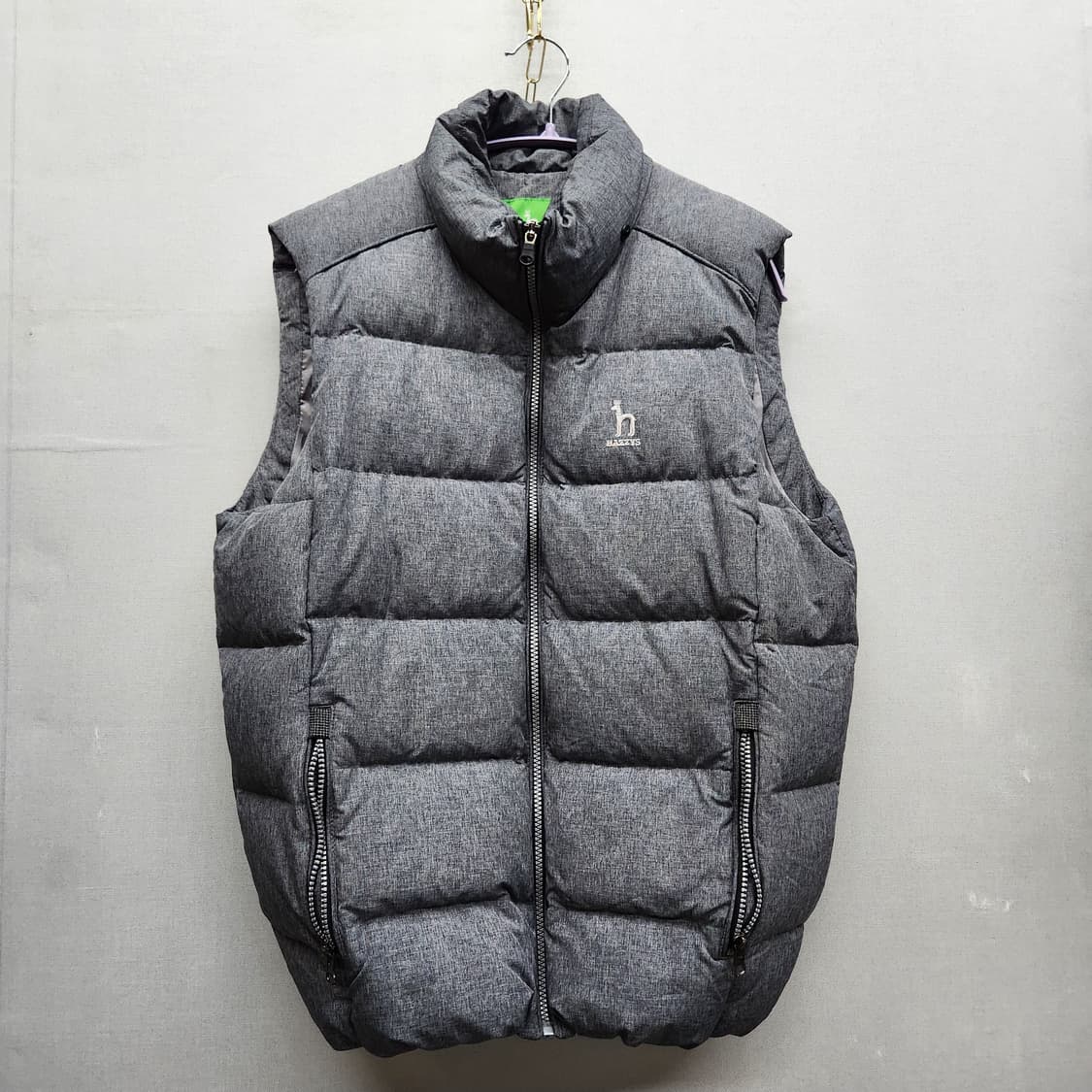 헤지스 골프 로고 덕다운 패딩조끼 L(남여공용) 상품이미지1