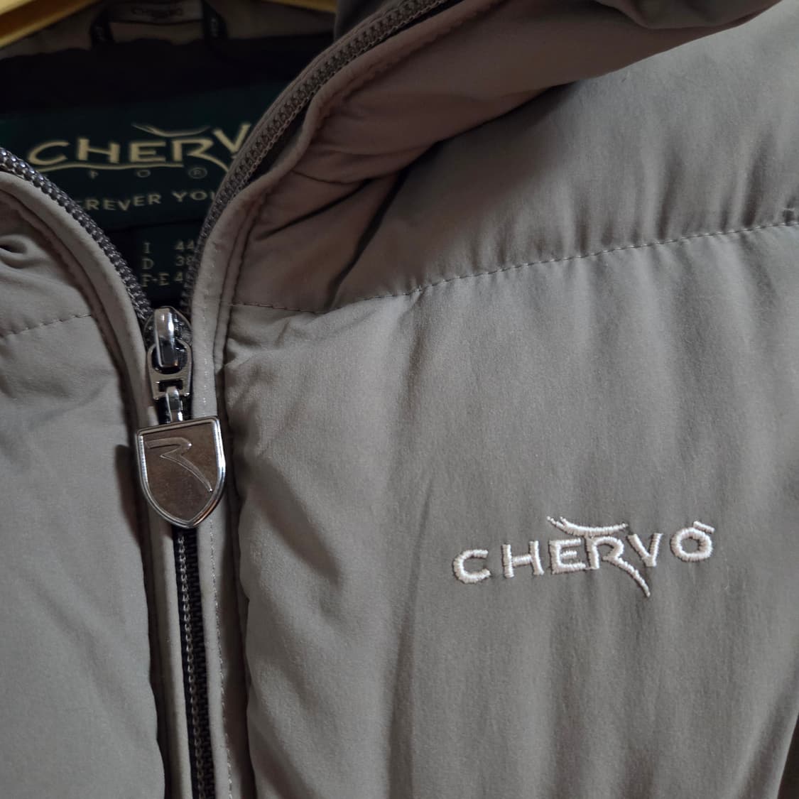 CHERVO 쉐르보 골프 구스 패딩 조끼 상품이미지3