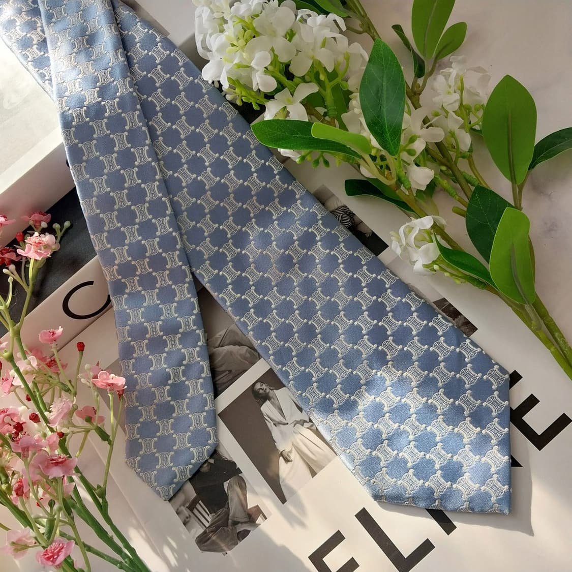 셀린느 실크 라이트블루 트리오페 넥타이 8.8cm A+등급 K1555
 상품이미지3