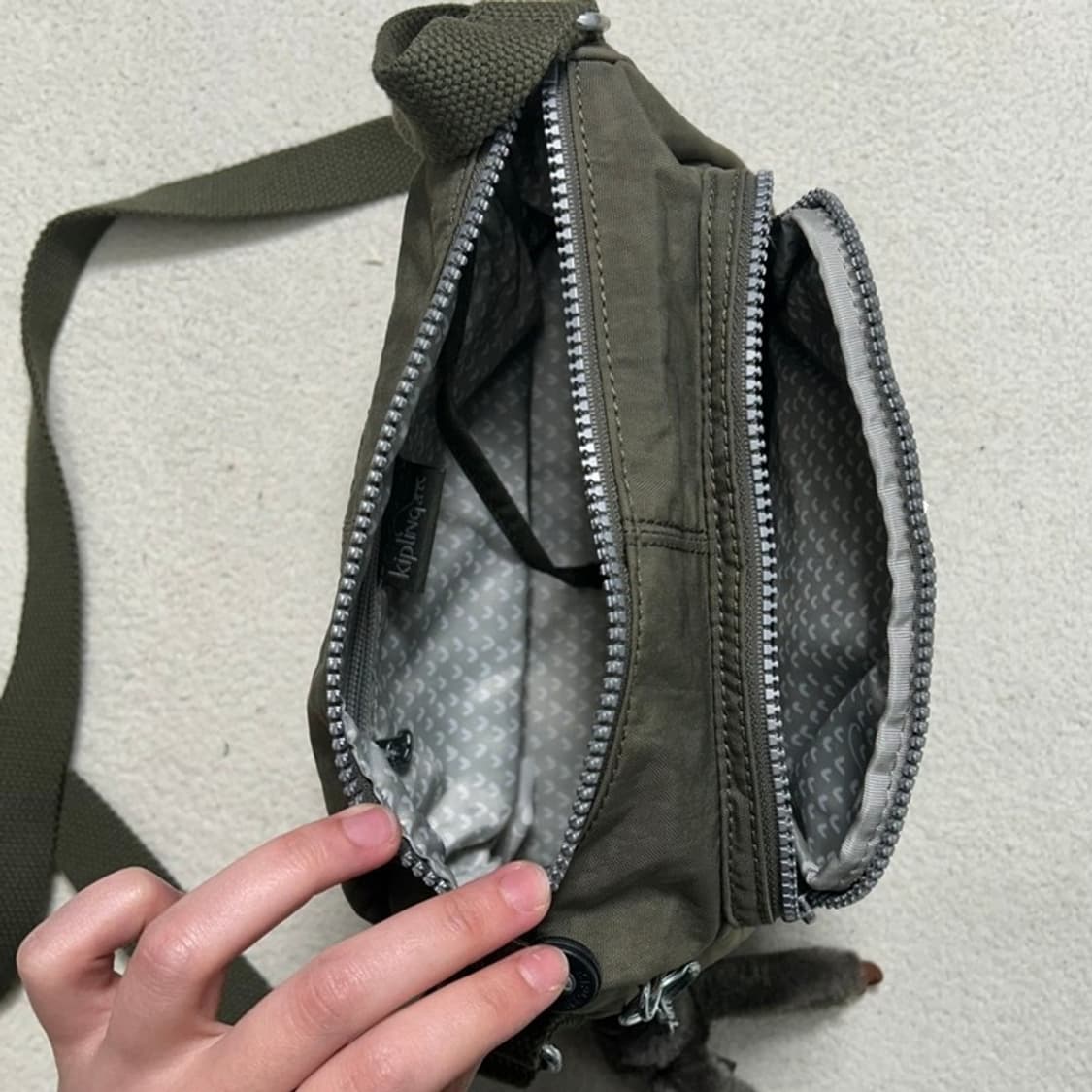 키플링 미니 힙색 크로스백 카키 상품이미지2