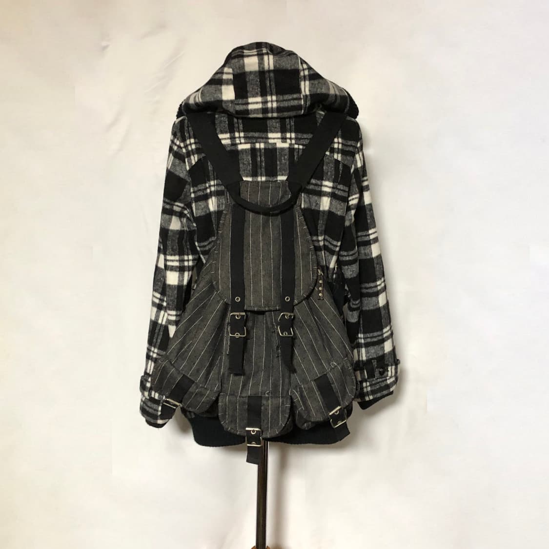 스트라이프 쓰리 포켓 백팩 그레이 상품이미지6