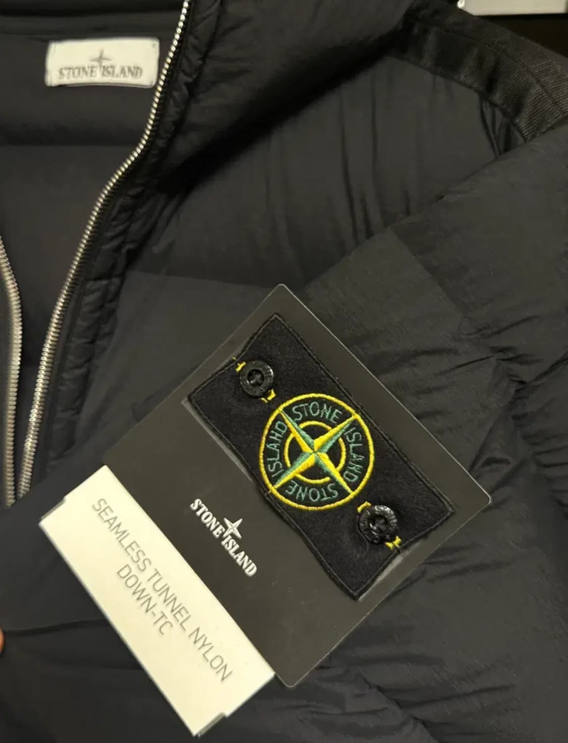 스톤아일랜드 24fw 심리스패딩 L사이즈 상품이미지4