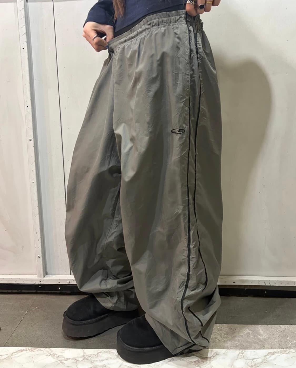 90s Champion 그레이 나일론 트랙팬츠 상품이미지1