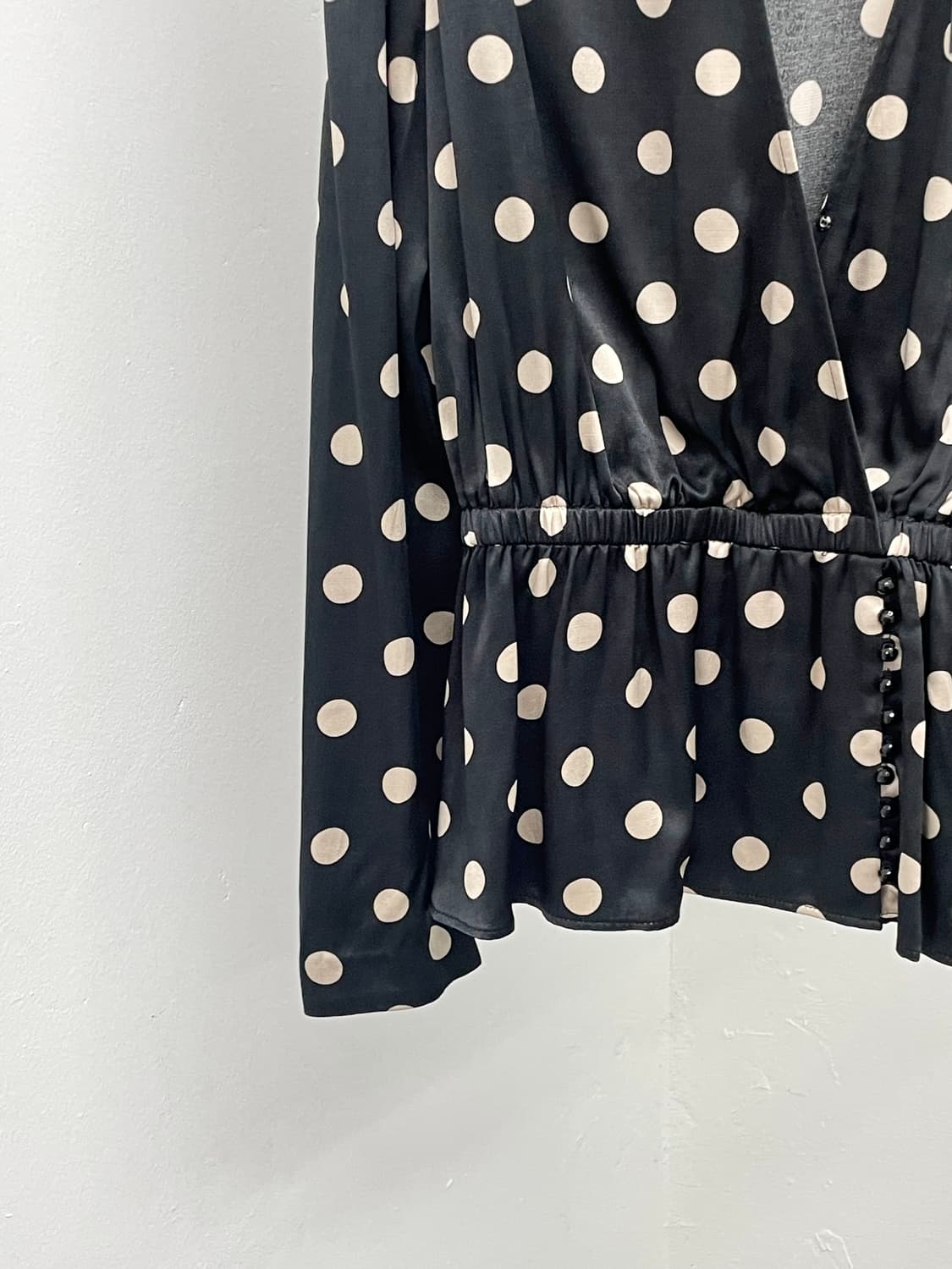 더쿠플스 실크 디테일 도트 셋업 상품이미지8