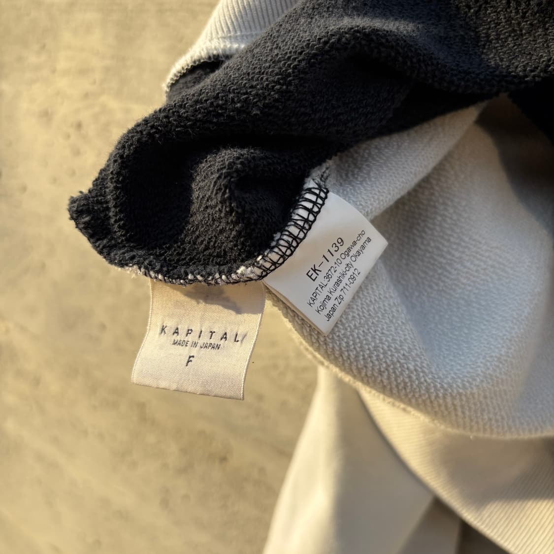 캐피탈 투톤 빅 플리스 스웻셔츠 키나리 블랙 상품이미지10