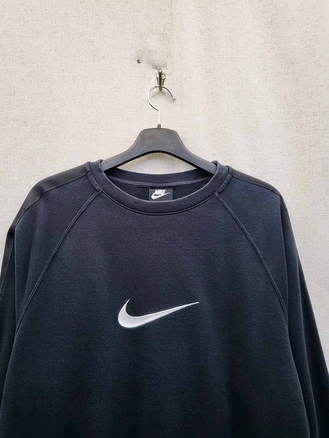 나이키 스우시 맨투맨 블랙 상품이미지3