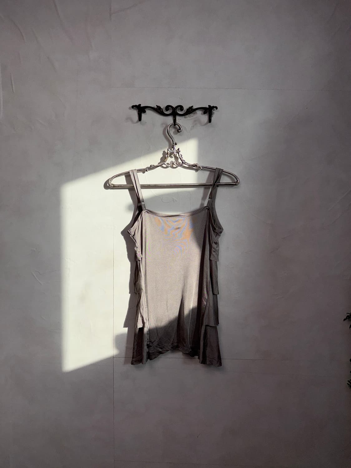 Gray satin ruffle layered sleeveless  상품이미지4