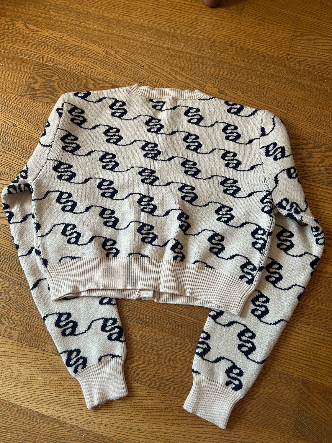 에잇세컨즈 크롭 가디건 상품이미지2