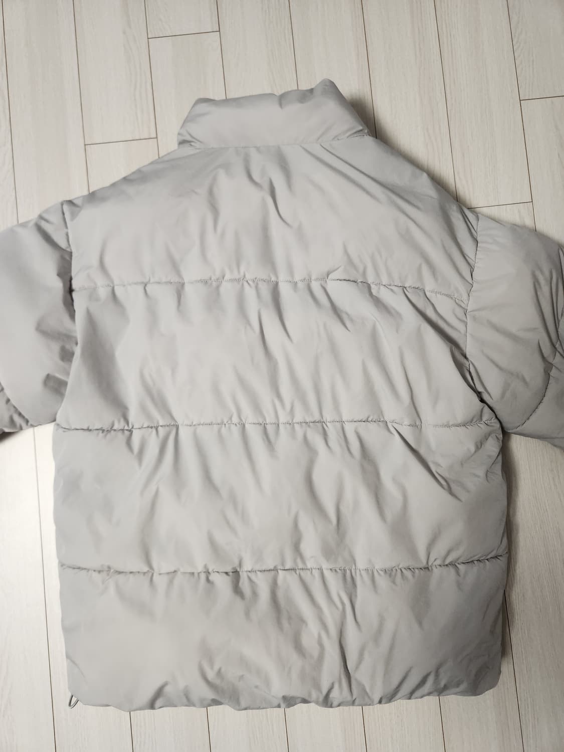 스파오 남녀공용 그레이 푸퍼 숏패딩 사이즈95m

여러 중고사이트에도 같 상품이미지8