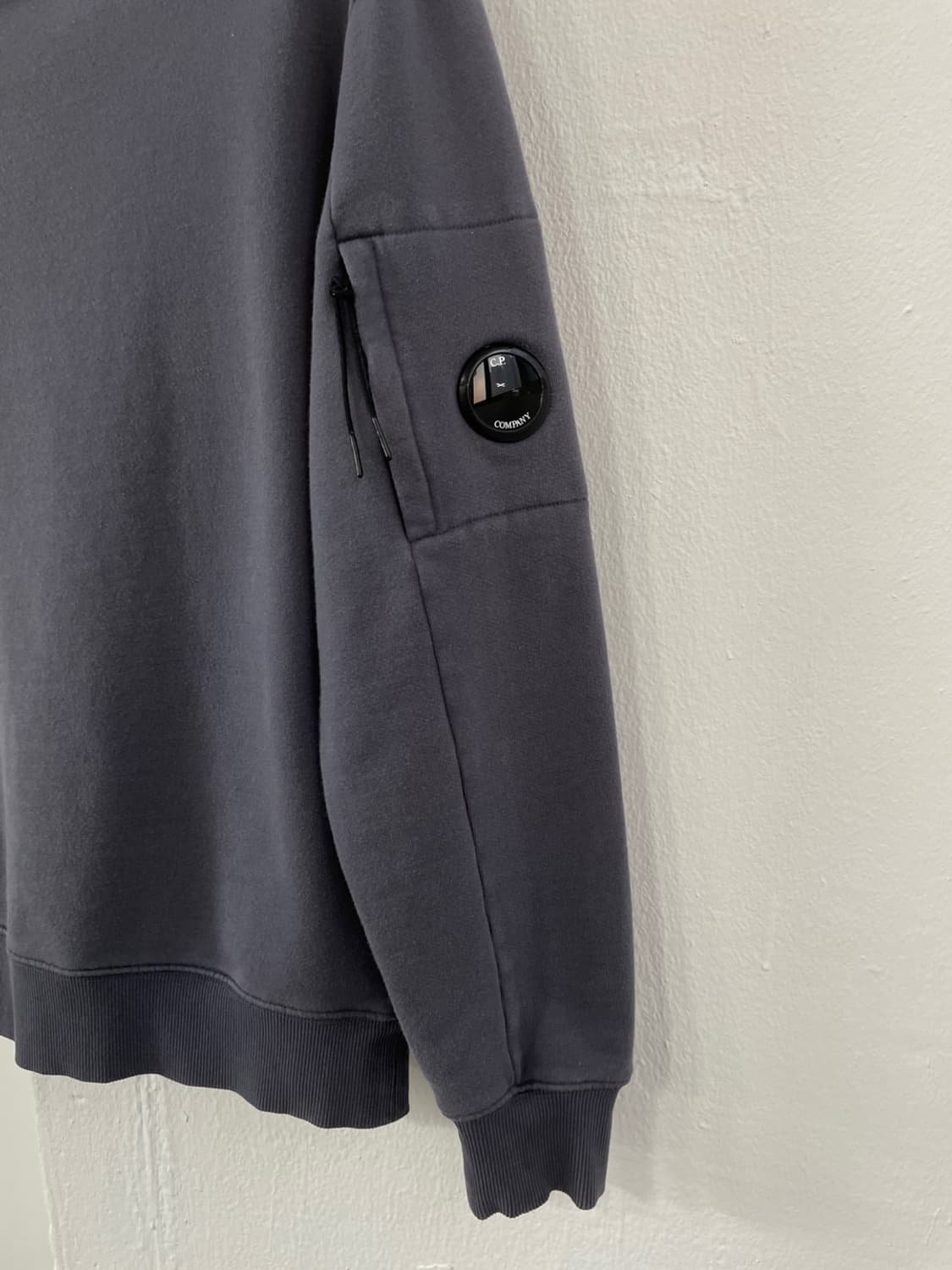 CP 컴퍼니 렌즈 맨투맨 상품이미지4