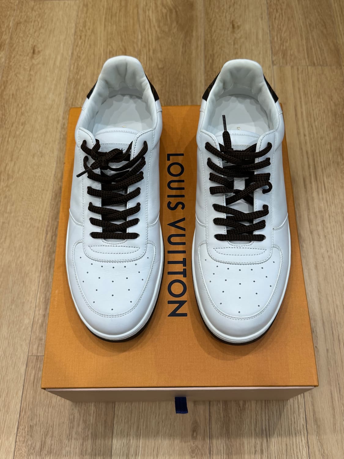 루이비통 로우탑 스니커즈 상품이미지1
