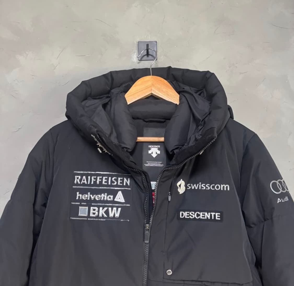 데상트 스위스 스키팀 숏패딩 상품이미지2