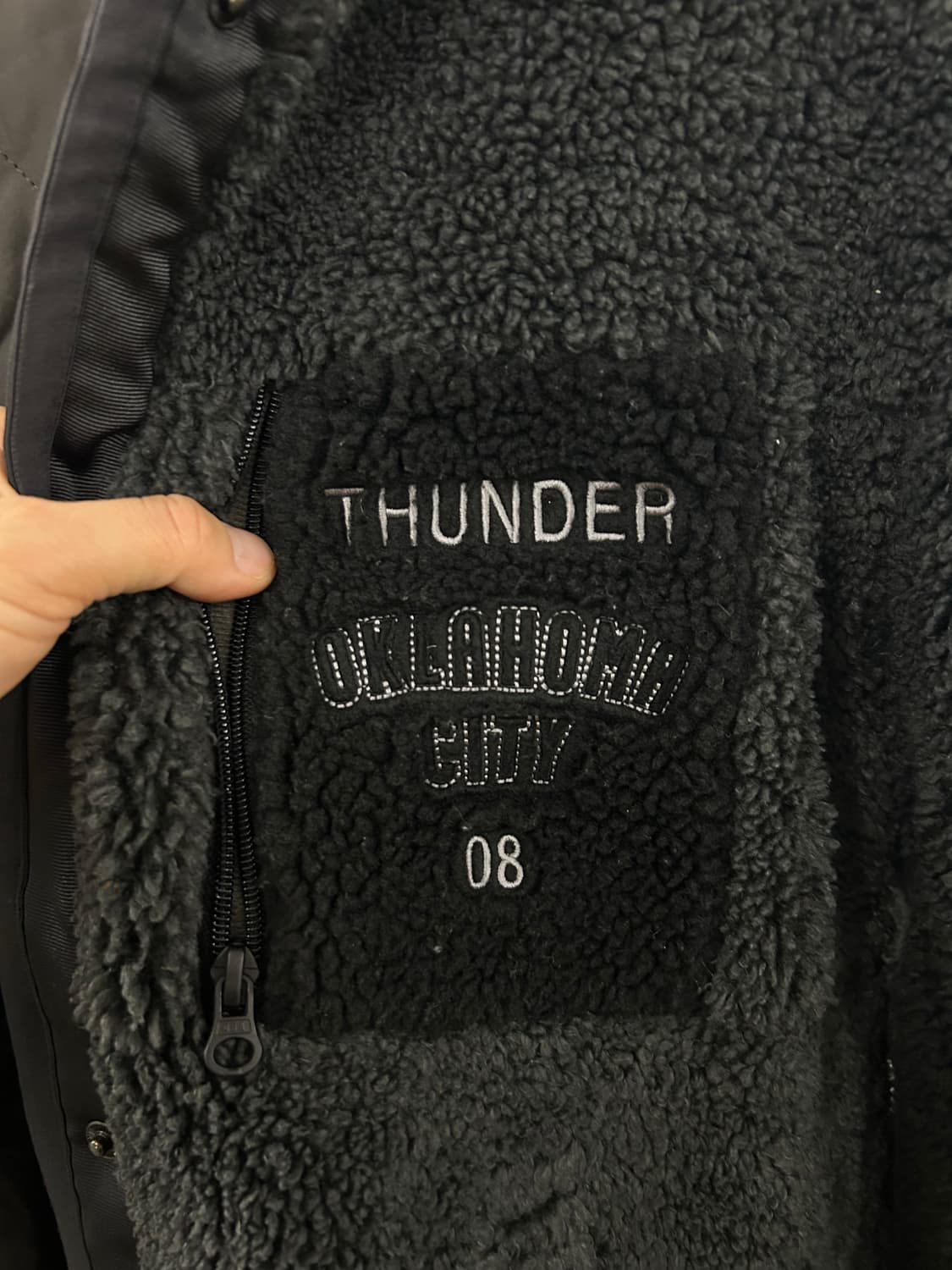 NBA THUNDER 후리스 롱 코트 블랙 상품이미지5