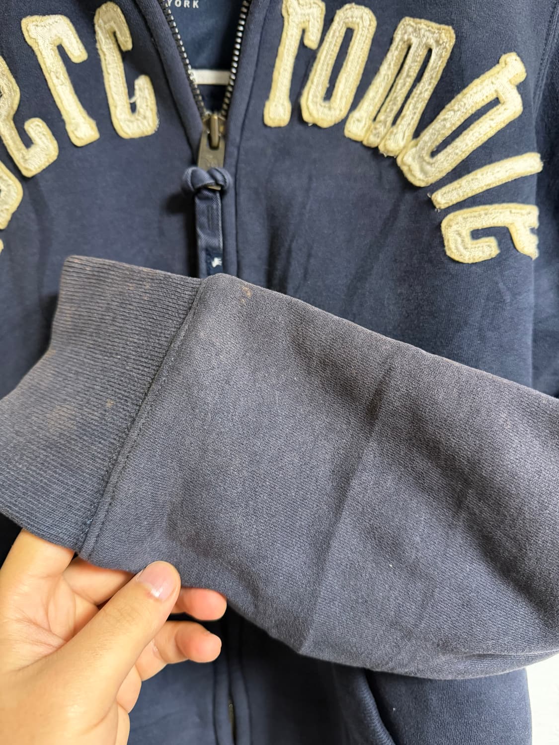 아베크롬비 센터로고 네이비 울프죠 집업 상품이미지8