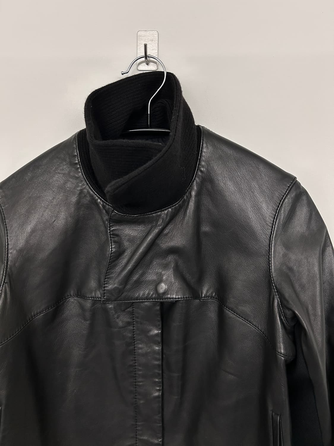 헬무트랭 코튼 하이넥 램스킨 자켓 상품이미지3