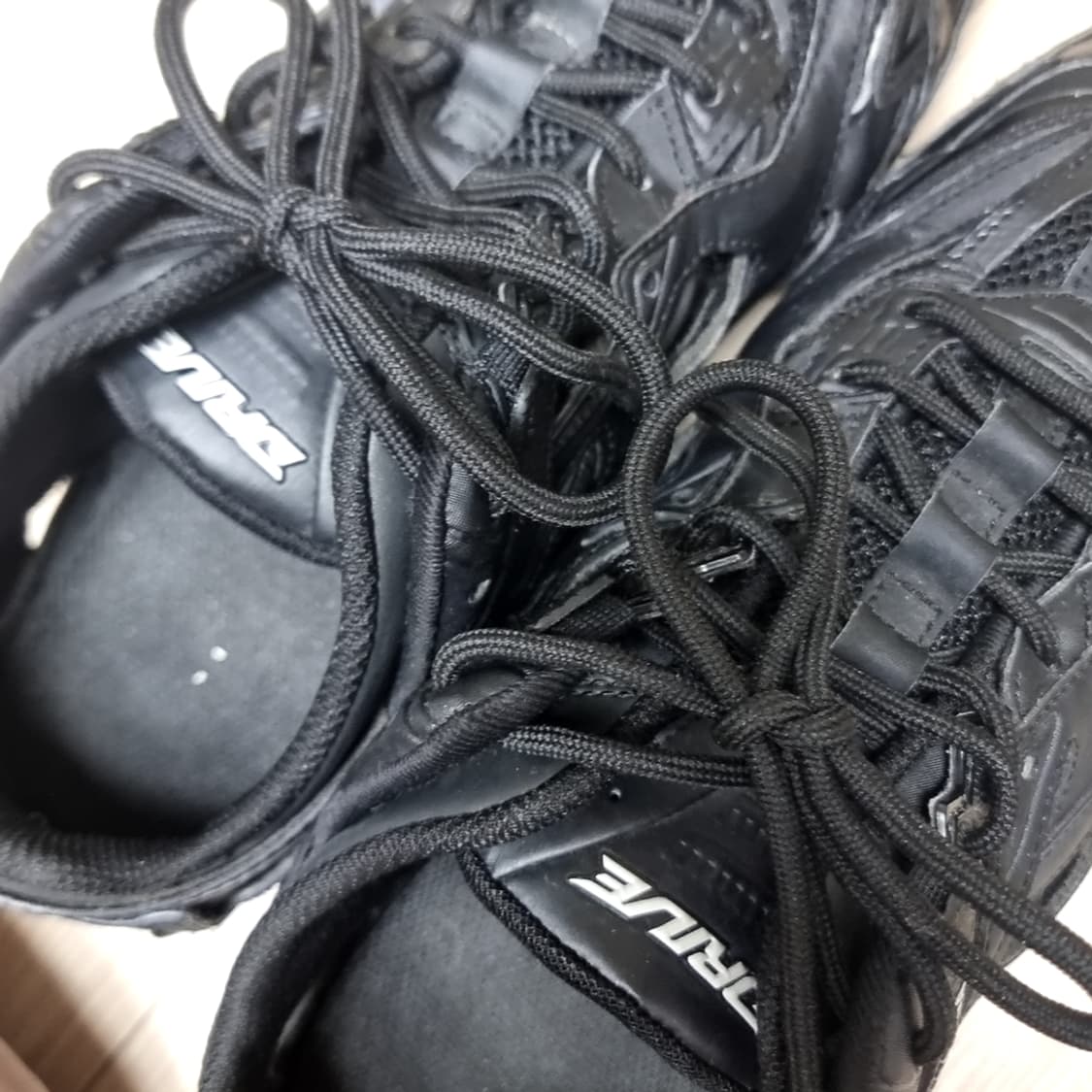 발렌시아가 트랙 스니커즈 블랙(275-280) 상품이미지10