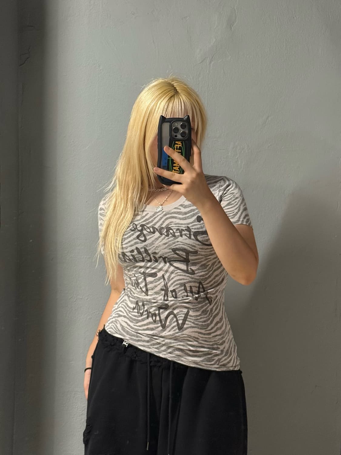 zebra pattern lettering top 상품이미지1