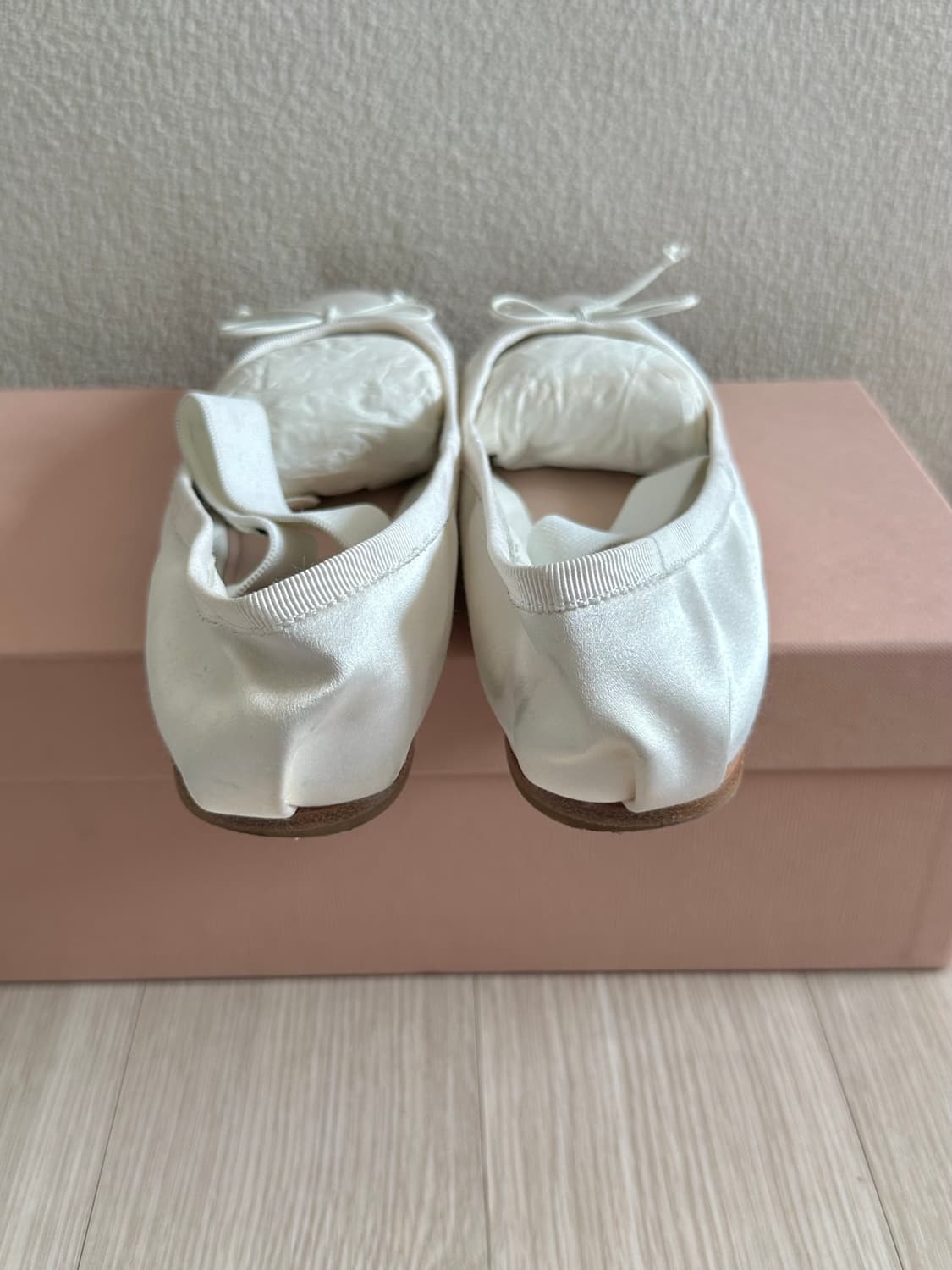 미우미우 새틴 리본 발레리나 슈즈 36.5(235) 상품이미지4