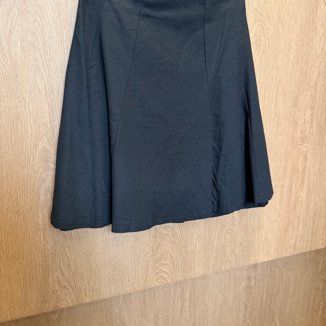 빈티지 밴딩 미디 스커트 사이드 핀턱 디테일 A라인 블랙 상품이미지4