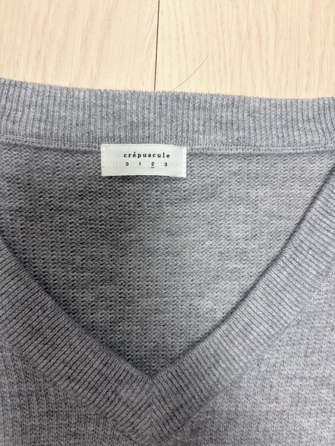 Crepuscule 울100 브이넥 니트 그레이 2사이즈 상품이미지2