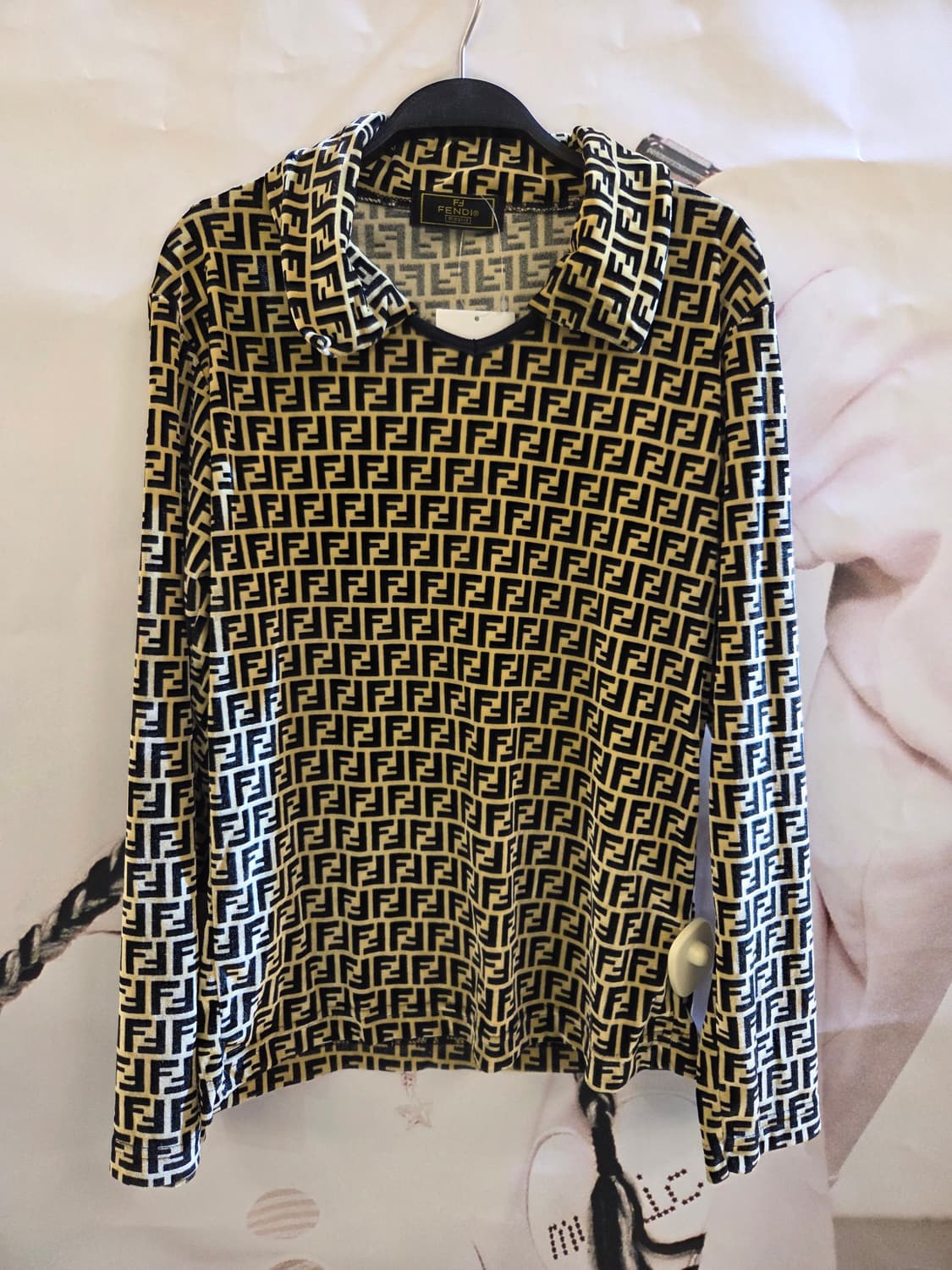 FENDI 펜디 주카패턴 브리넥 롱슬리브💯 상품이미지1