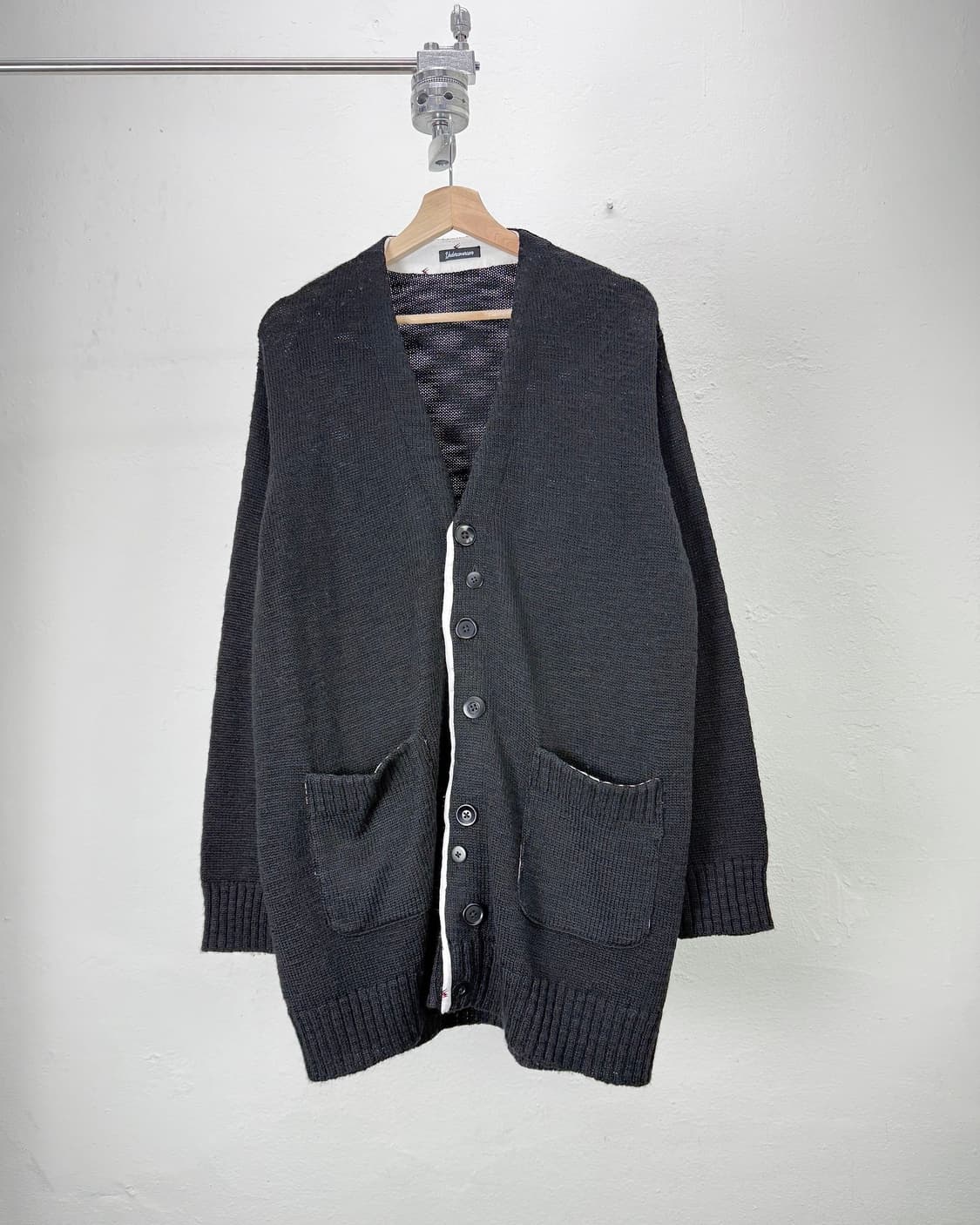 언더커버 리즘 블랙 돌 포켓 니트 가디건 상품이미지1