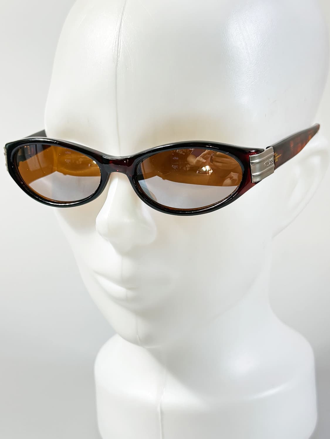 90s 게스 토터스쉘 오벌 프레임 틴트 빈티지 선글라스 상품이미지9