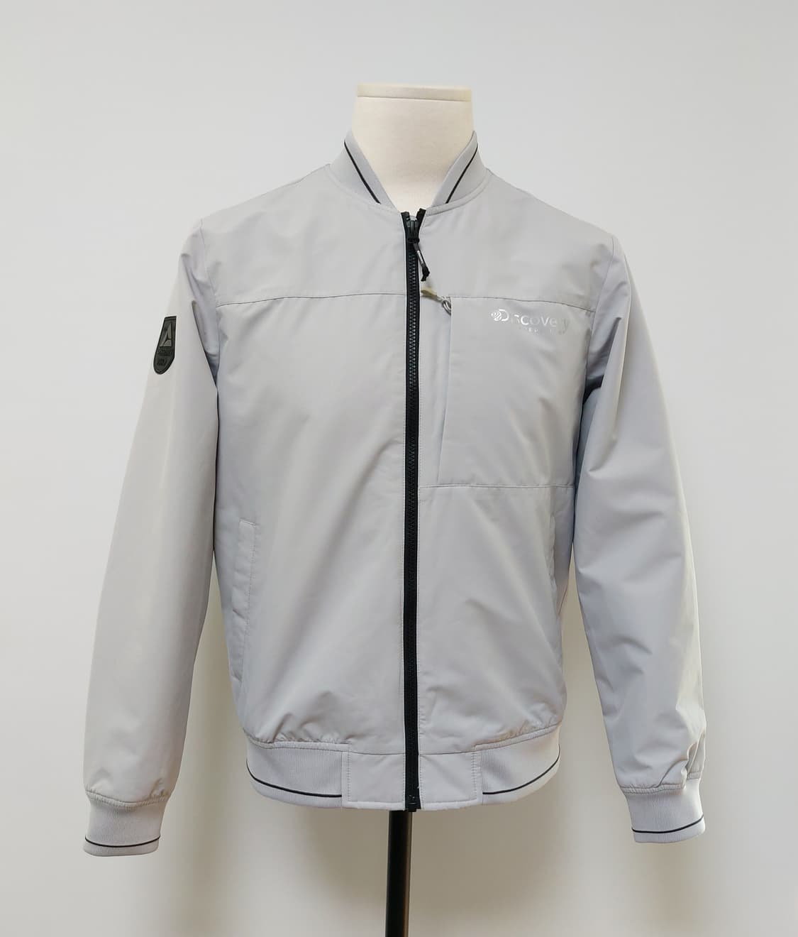 디스커버리 익스페디션 남성 테크니컬 디자인 점퍼(95)

 상품이미지1