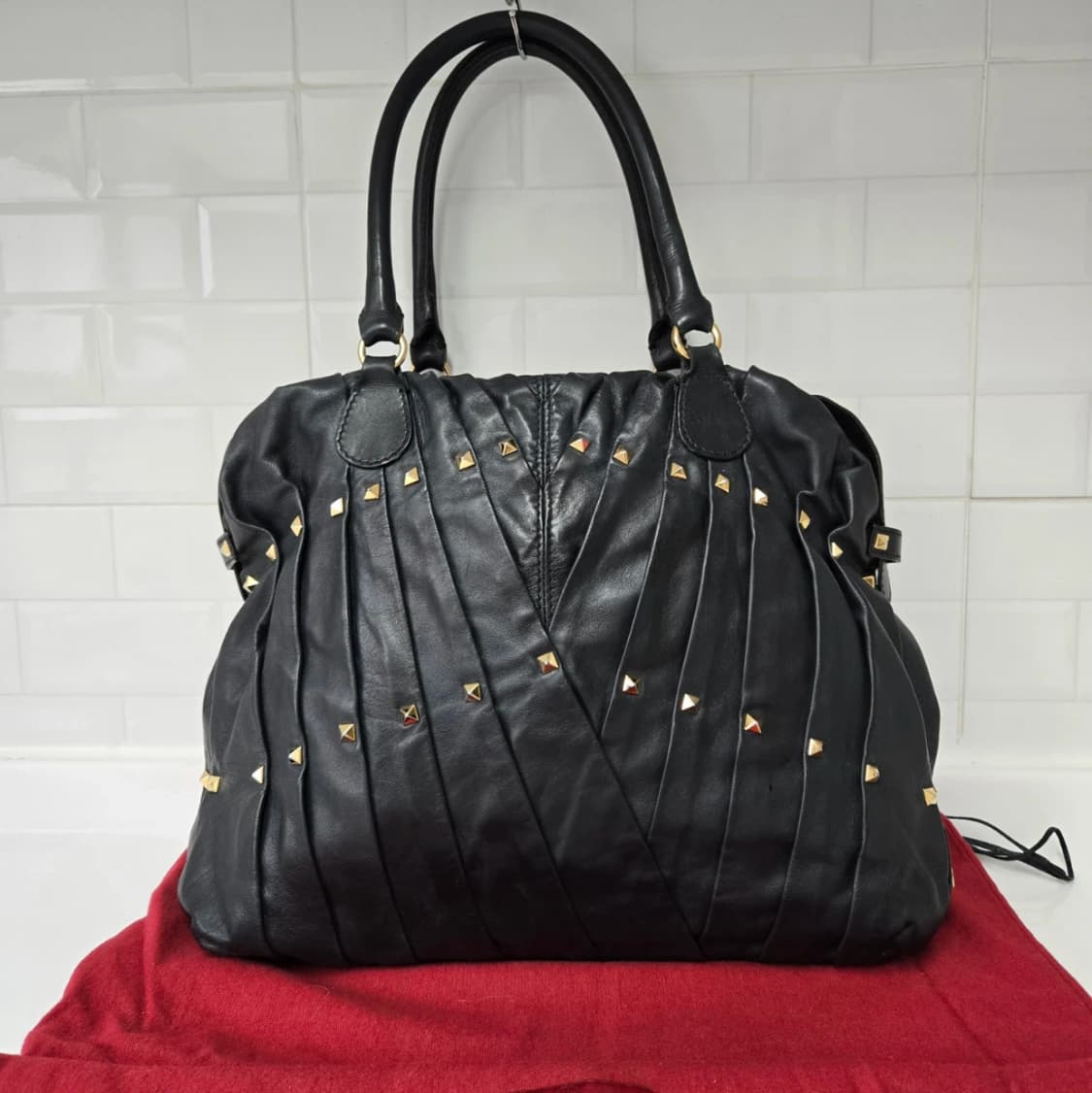 발렌티노 Valentino블랙 레더 메종 숄더백 상품이미지2