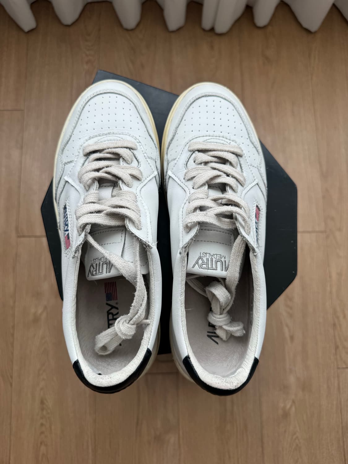 (촬영소품) 280 오트리 메달리스트 화이트 블랙힐탭 상품이미지4